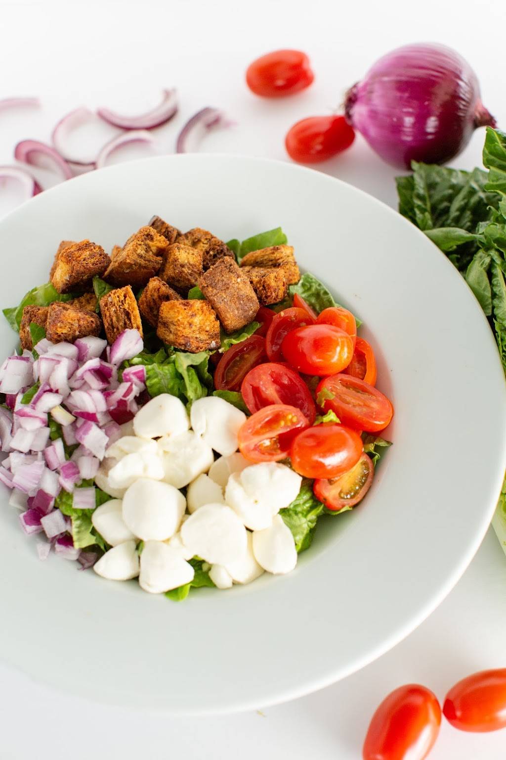 Coolgreens - Nichols Hills Plaza | restaurant | 6475 Avondale Dr, Nichols Hills, OK 73116, USA | 4058412665 OR +1 405-841-2665