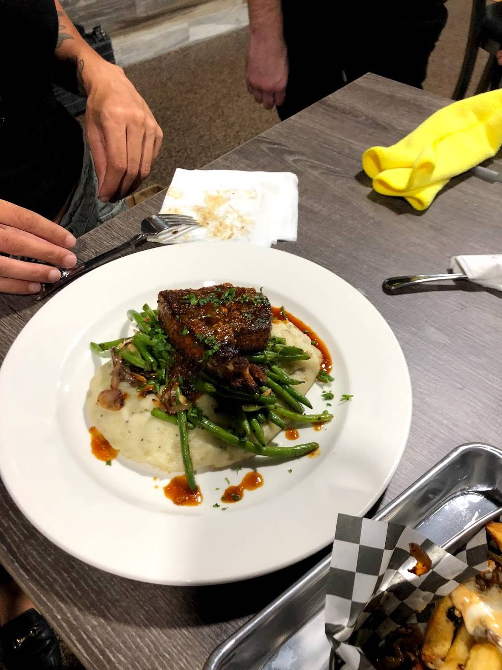 Challenger Tap House | restaurant | 1048 E Ave K, Lancaster, CA 93535, USA | 6614180056 OR +1 661-418-0056