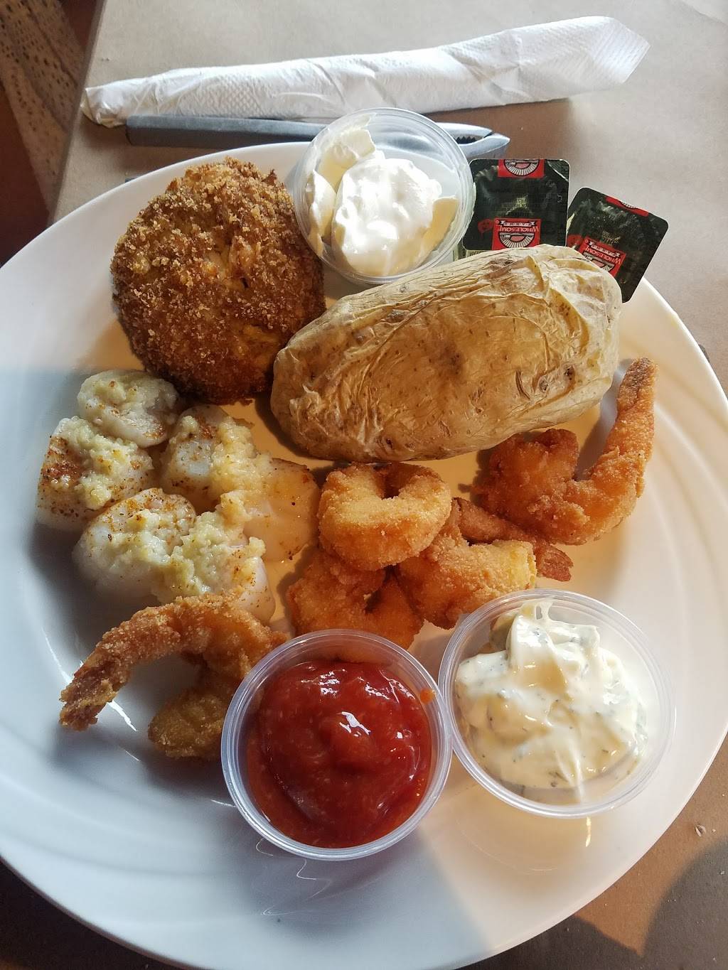 Shiver Me Pinchers Seafood | restaurant | 812 S Kings Hwy, Myrtle Beach, SC 29577, USA | 8432131056 OR +1 843-213-1056