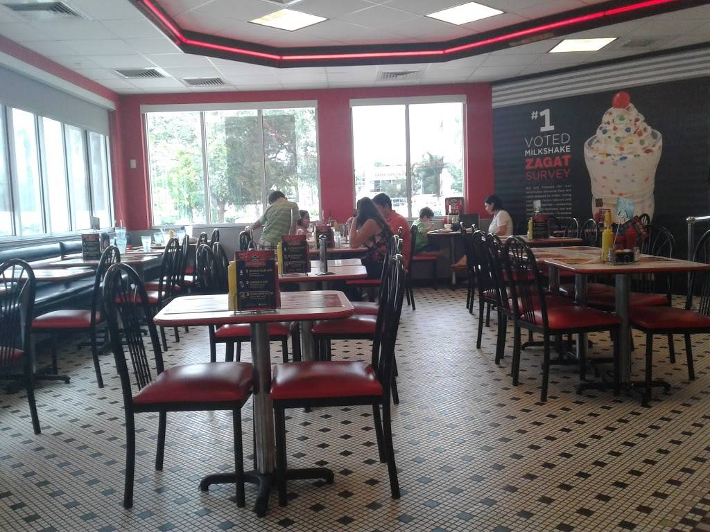 Steak n Shake | restaurant | 2620 Pine Ridge Rd, Naples, FL 34109, USA | 2392621039 OR +1 239-262-1039