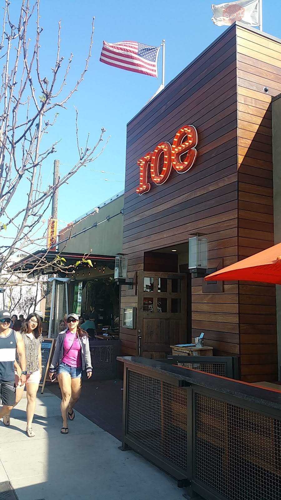 Roe Seafood | restaurant | 5374 E 2nd St, Long Beach, CA 90803, USA | 5625467110 OR +1 562-546-7110