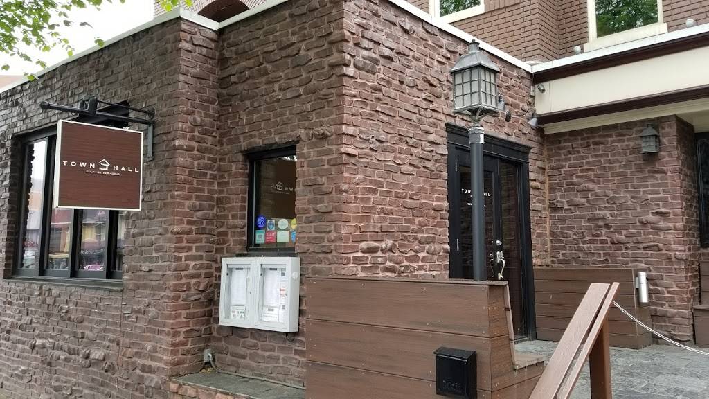 Town Hall | restaurant | 2340 Wisconsin Ave NW, Washington, DC 20007, USA | 2023335640 OR +1 202-333-5640