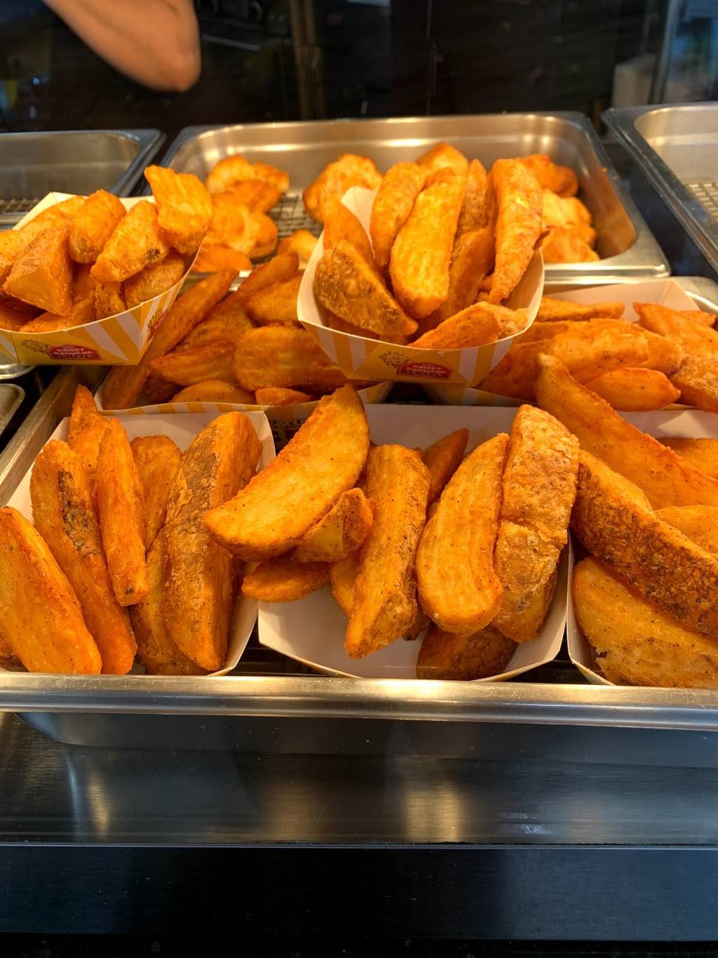 Krispy krunchy chicken | meal takeaway | 2971 W Orange Blossom Trail, Apopka, FL 32712, USA | 4078807077 OR +1 407-880-7077