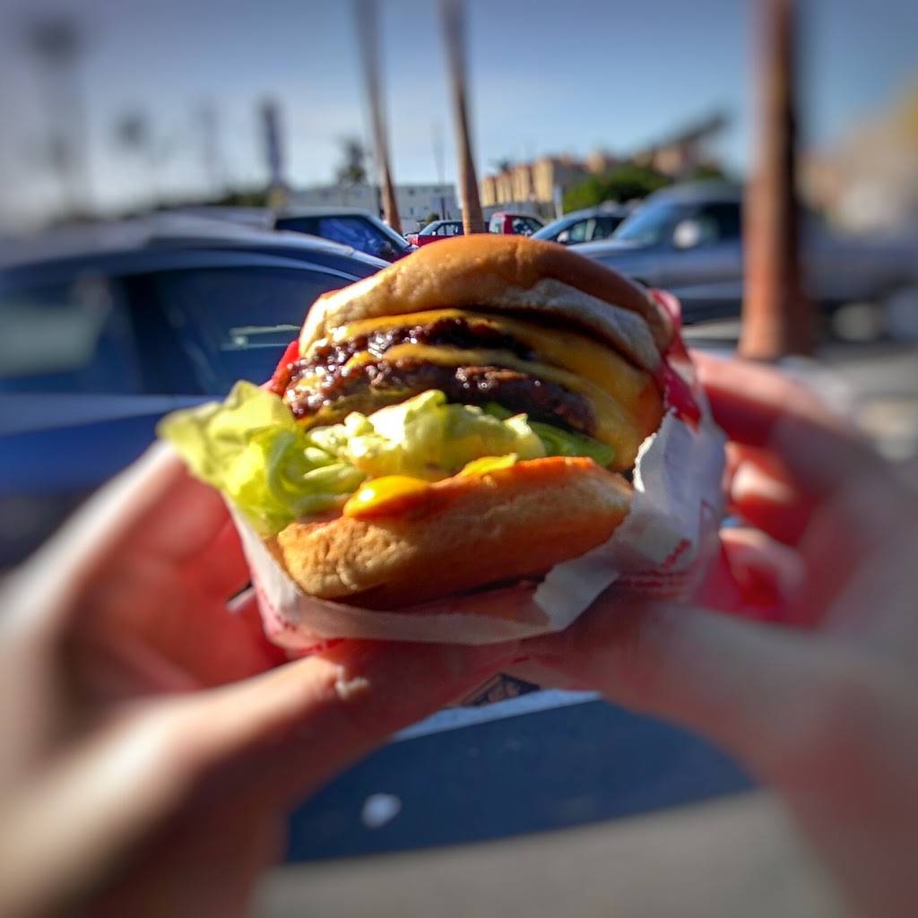 In-N-Out Burger | restaurant | 600 N Sepulveda Blvd, Los Angeles, CA 90045, USA | 8007861000 OR +1 800-786-1000