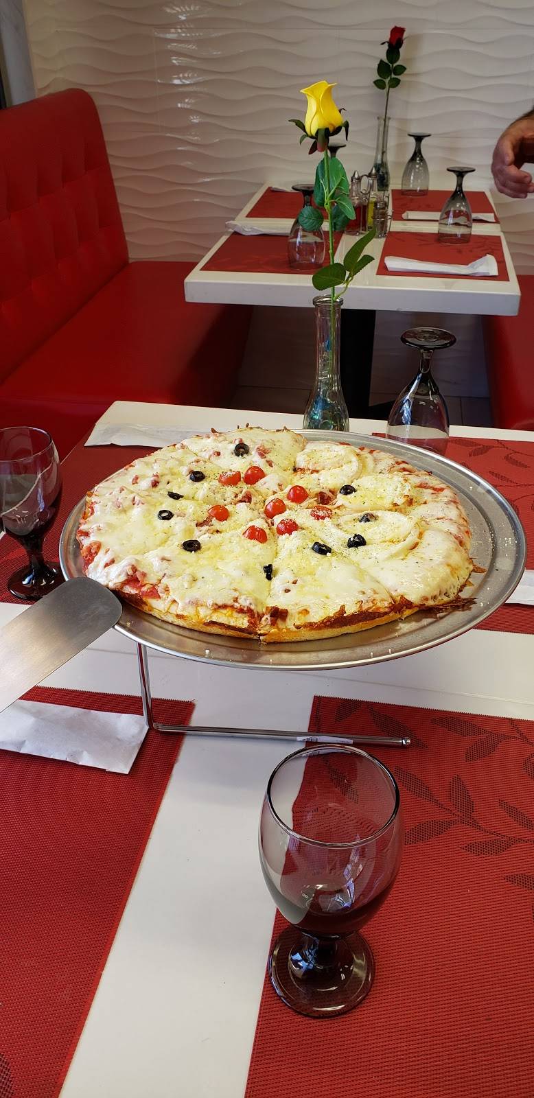 EL Pellizco Pizzeria | restaurant | 5659 NW 195th Dr, Carol City, FL 33055, USA | 7866612913 OR +1 786-661-2913