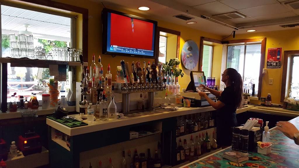 Hurricane Seafood Restaurant | restaurant | 809 Gulf Way, St Pete Beach, FL 33706, USA | 7273609558 OR +1 727-360-9558