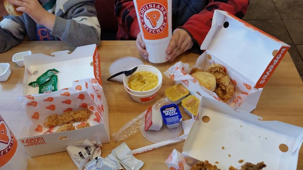 Popeyes Louisiana Kitchen | restaurant | 7441 Gall Blvd, Zephyrhills, FL 33541, USA | 8137883267 OR +1 813-788-3267