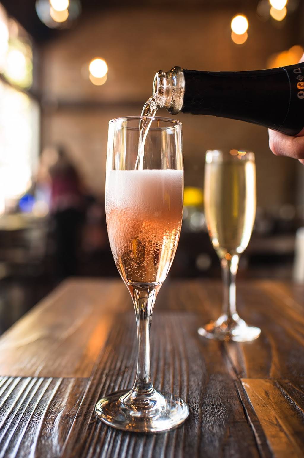 Alaro Craft Brewery | restaurant | 2004 Capitol Ave, Sacramento, CA 95811, USA | 9164367711 OR +1 916-436-7711