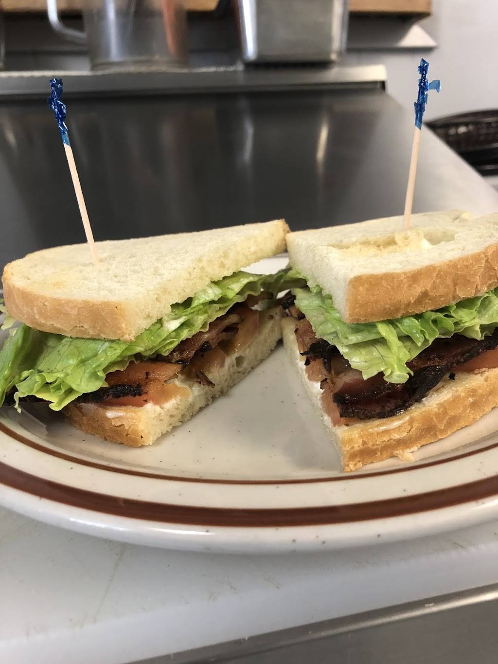 Roosters Landing Fishing Resort | restaurant | 23166 Ash Creek Rd, Anderson, CA 96007, USA | 5303658418 OR +1 530-365-8418