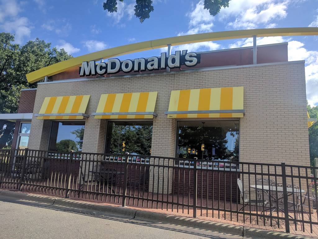McDonalds | cafe | 1995 Silver Bell Rd, Eagan, MN 55122, USA | 6514522307 OR +1 651-452-2307