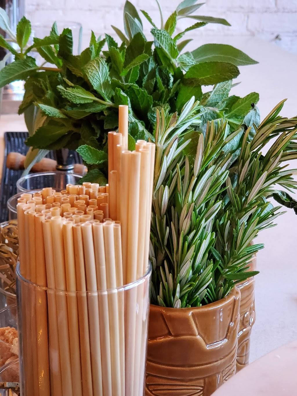 The Public House | restaurant | 811 Adams St, Bay City, MI 48708, USA | 9897781779 OR +1 989-778-1779