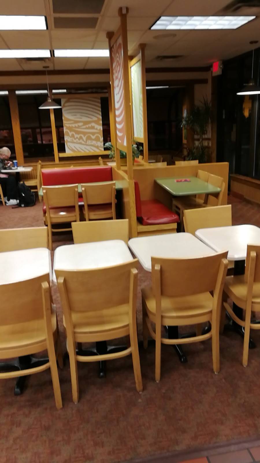 Wendys | restaurant | 801 N Lake St, Aurora, IL 60506, USA | 6308976553 OR +1 630-897-6553