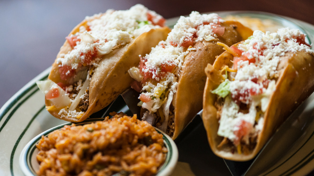 Me & Julio | restaurant | 2784 S Fish Hatchery Rd, Fitchburg, WI 53711, USA | 6082781428 OR +1 608-278-1428