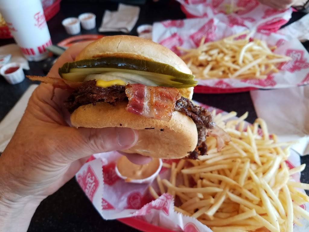 Freddys Frozen Custard & Steakburgers | restaurant | 5501 Wilmington Pike, Centerville, OH 45459, USA | 9372627700 OR +1 937-262-7700