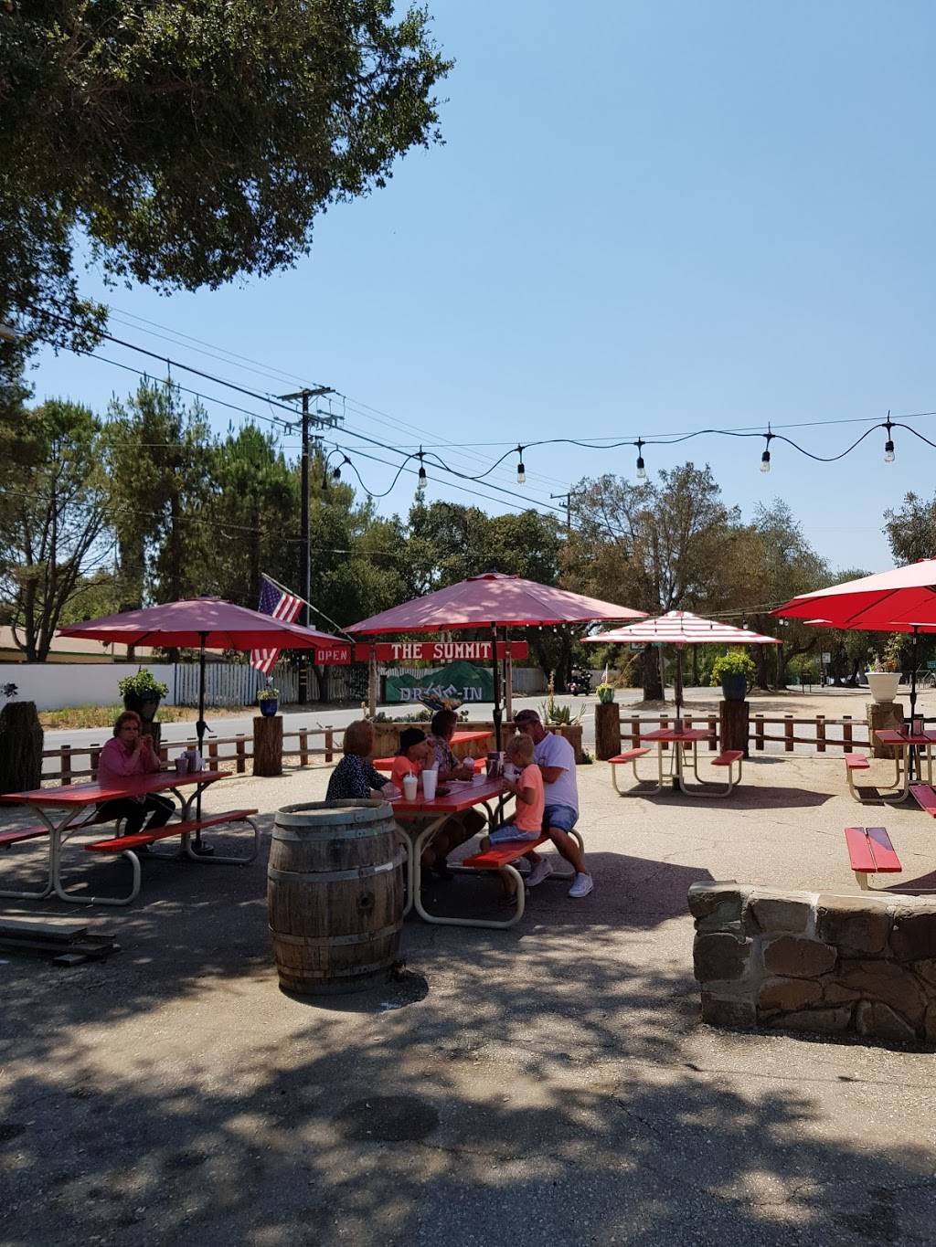 Summit Drive In | restaurant | 12689 Ojai Rd, Ojai, CA 93023, USA | 8052290030 OR +1 805-229-0030