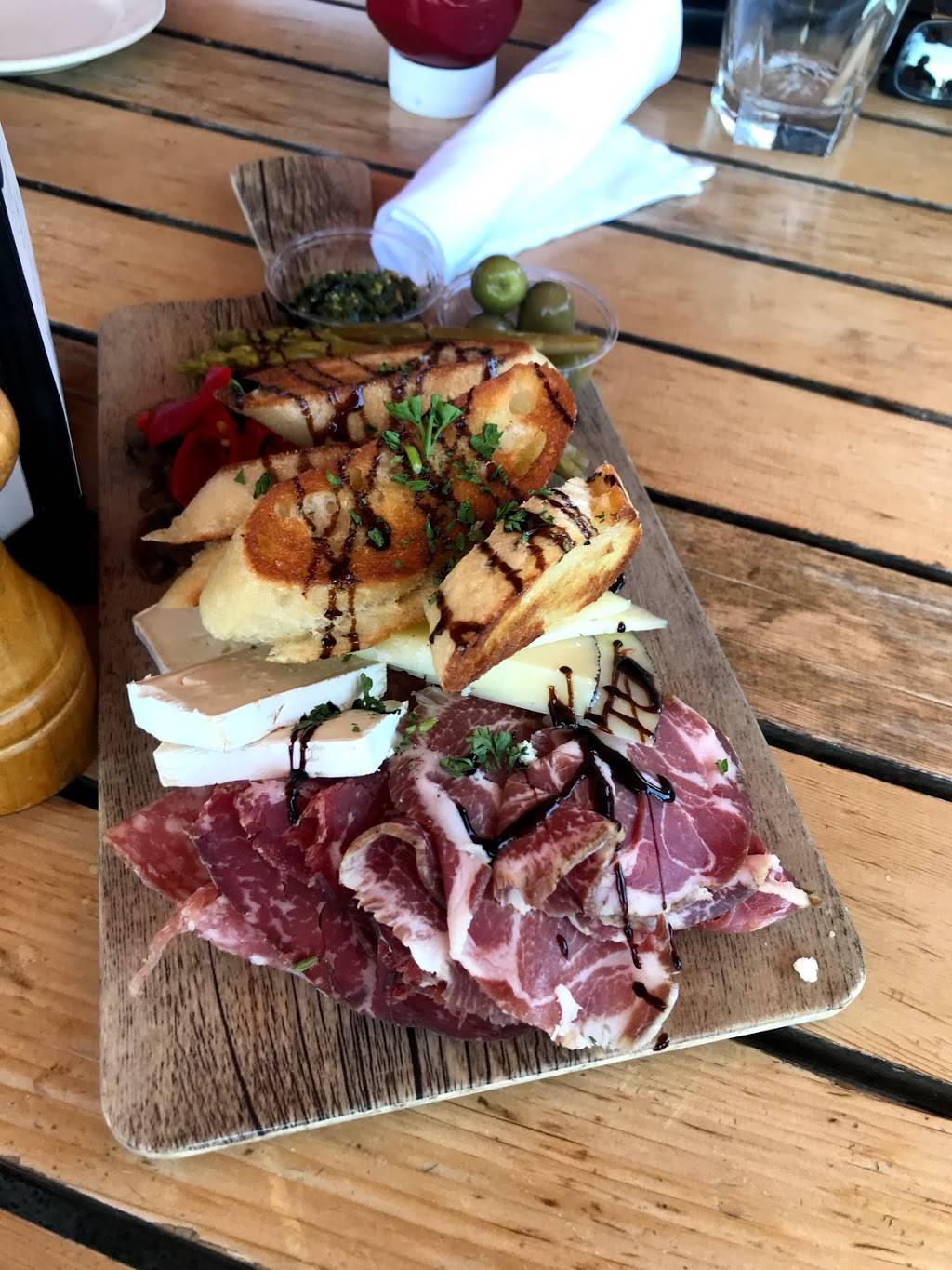 Divots Restaurant At Indian Creek Golf Course | restaurant | 3605 Brookside Dr, Hood River, OR 97031, USA | 5413080304 OR +1 541-308-0304