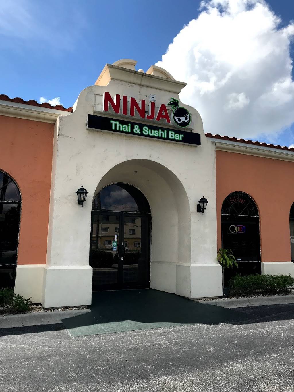 Ninja Thai & Sushi Bar | restaurant | 13550 Reflections Pkwy suite 3-302, Fort Myers, FL 33907, USA | 2394330508 OR +1 239-433-0508