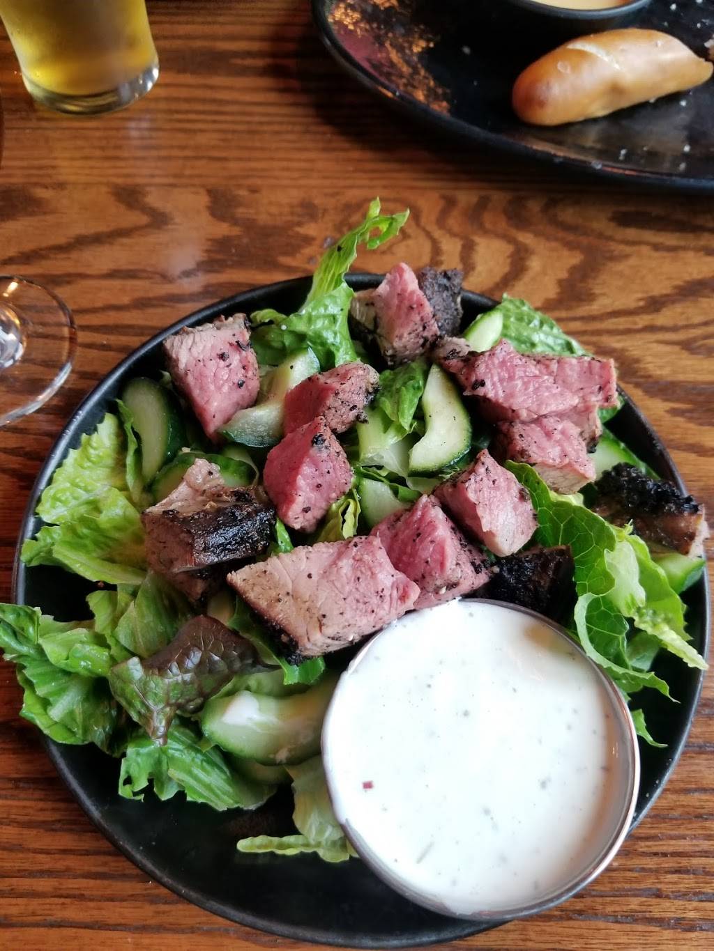 Tafts Ale House | restaurant | 1429 Race St, Cincinnati, OH 45202, USA | 5133341393 OR +1 513-334-1393