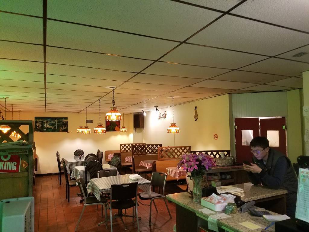 Golden Wall | restaurant | 421 W Cross St, Ypsilanti, MI 48197, USA | 7344827600 OR +1 734-482-7600