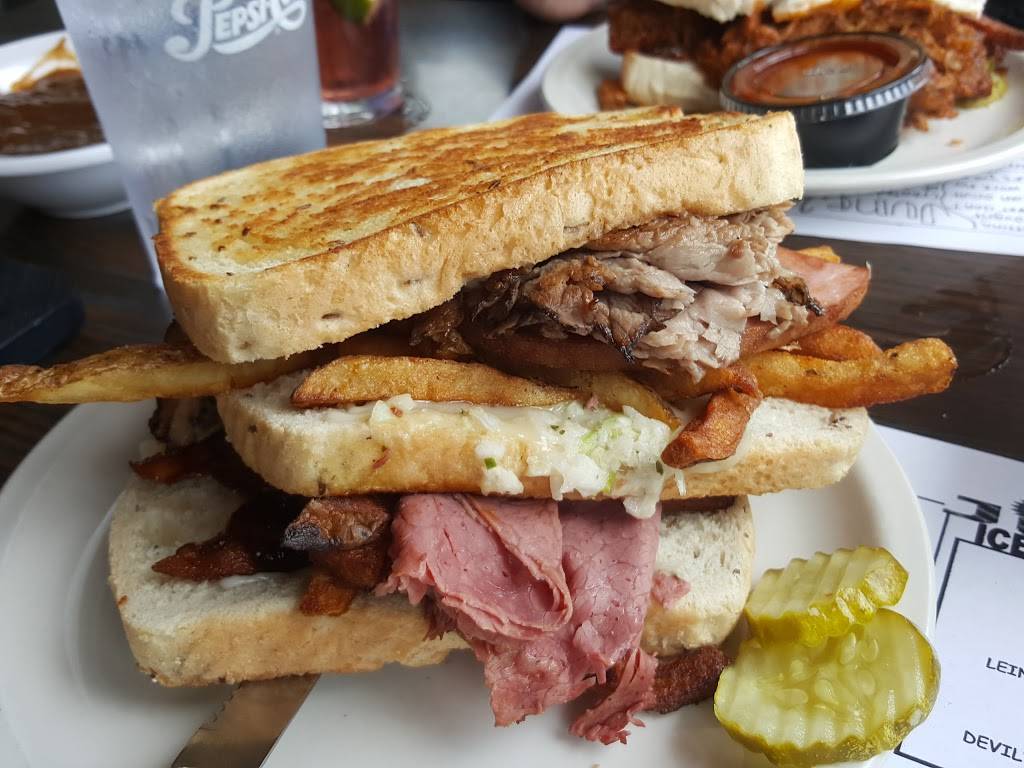 Mikes Place | restaurant | 4447, 1700 S Water St, Kent, OH 44240, USA | 3306736501 OR +1 330-673-6501