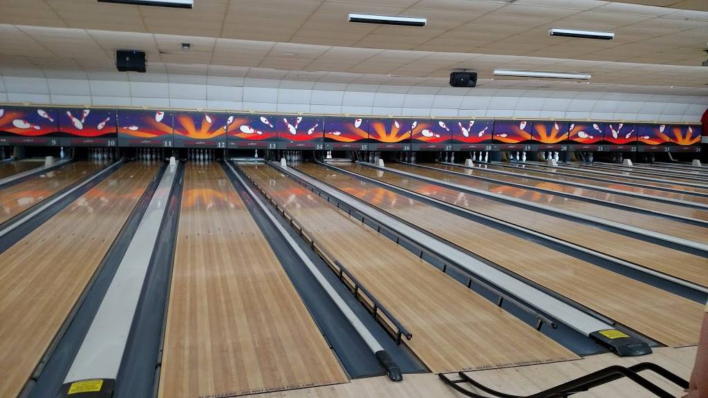 Bowlero Cayce | restaurant | 900 Axtell Dr, Cayce, SC 29033, USA | 8037966300 OR +1 803-796-6300