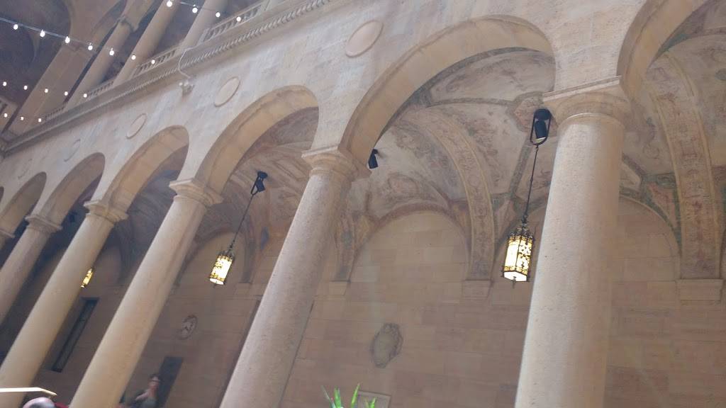 Rozzelle Court Restaurant | restaurant | 4525 Oak St, Kansas City, MO 64111, USA | 8167511278 OR +1 816-751-1278