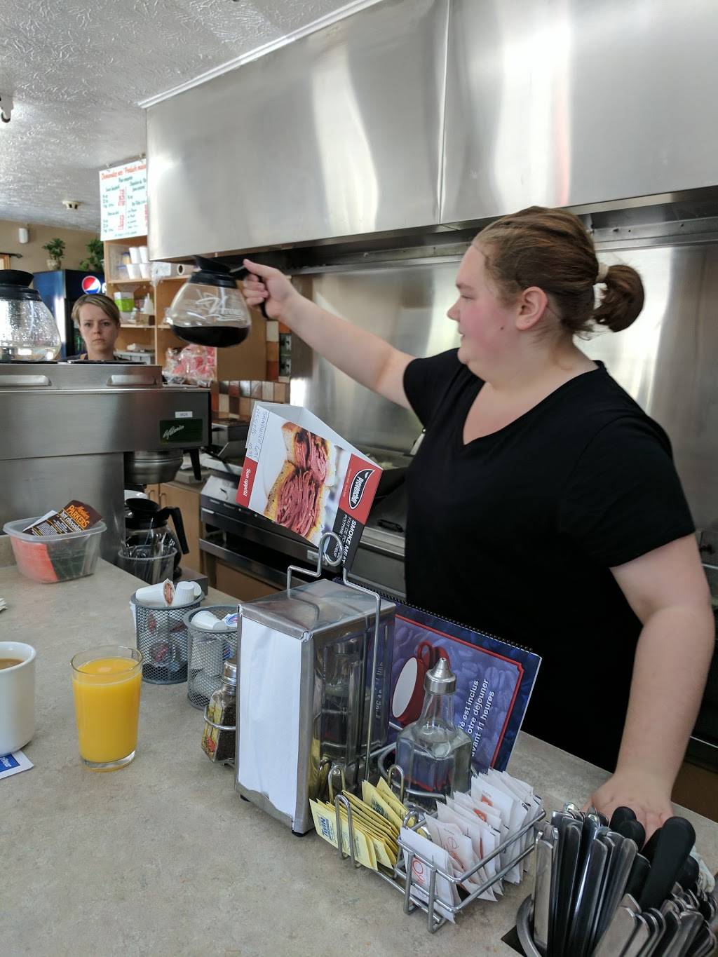 Cafe Richard | restaurant | Boulevard Industriel, Sherbrooke, QC J1R 0P4, Canada | 8195648033 OR +1 819-564-8033