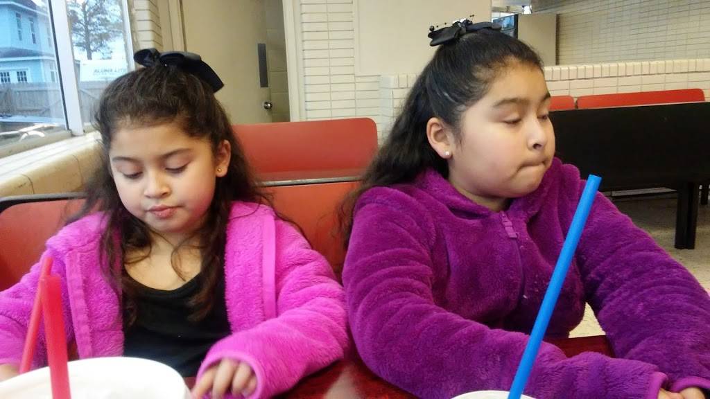 Dairy Queen Store | restaurant | 719 N Mechanic St, El Campo, TX 77437, USA | 9795436803 OR +1 979-543-6803