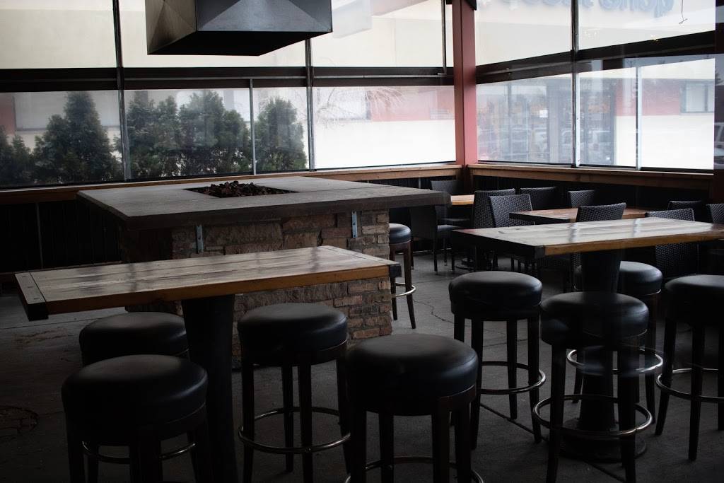 McVees Pub and Grub | restaurant | 1129 E Long Lake Rd, Troy, MI 48085, USA | 2488172980 OR +1 248-817-2980