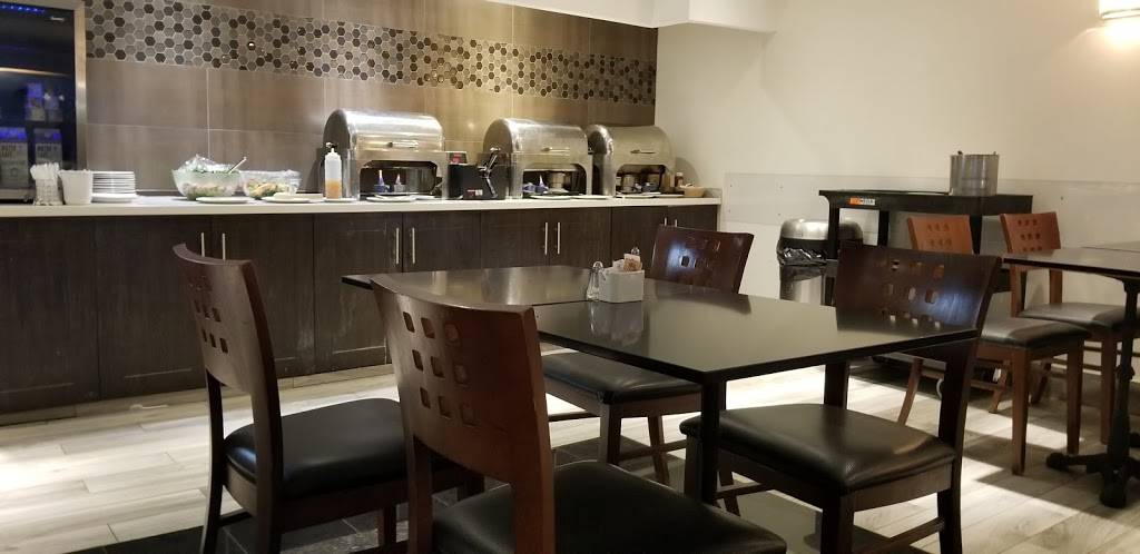 Jardins Le Pavillon | restaurant | 7700 Chemin de la Côte-de-Liesse, Saint-Laurent, QC H4T 1E7, Canada | 5147317821 OR +1 514-731-7821