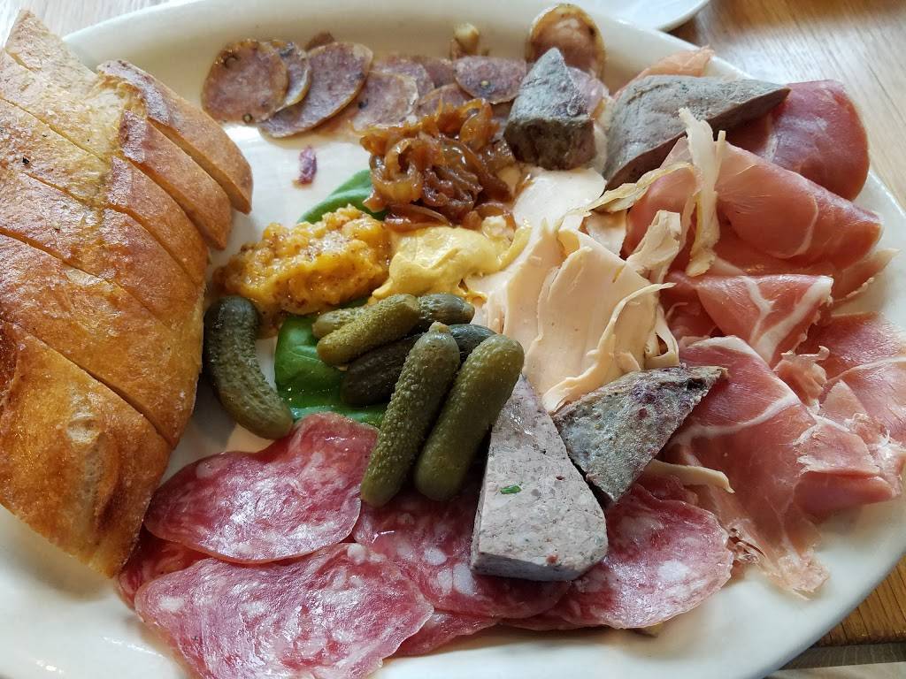 Chamard Vineyards Bistro | restaurant | 115 Cow Hill Rd, Clinton, CT 06413, USA | 8606640299 OR +1 860-664-0299