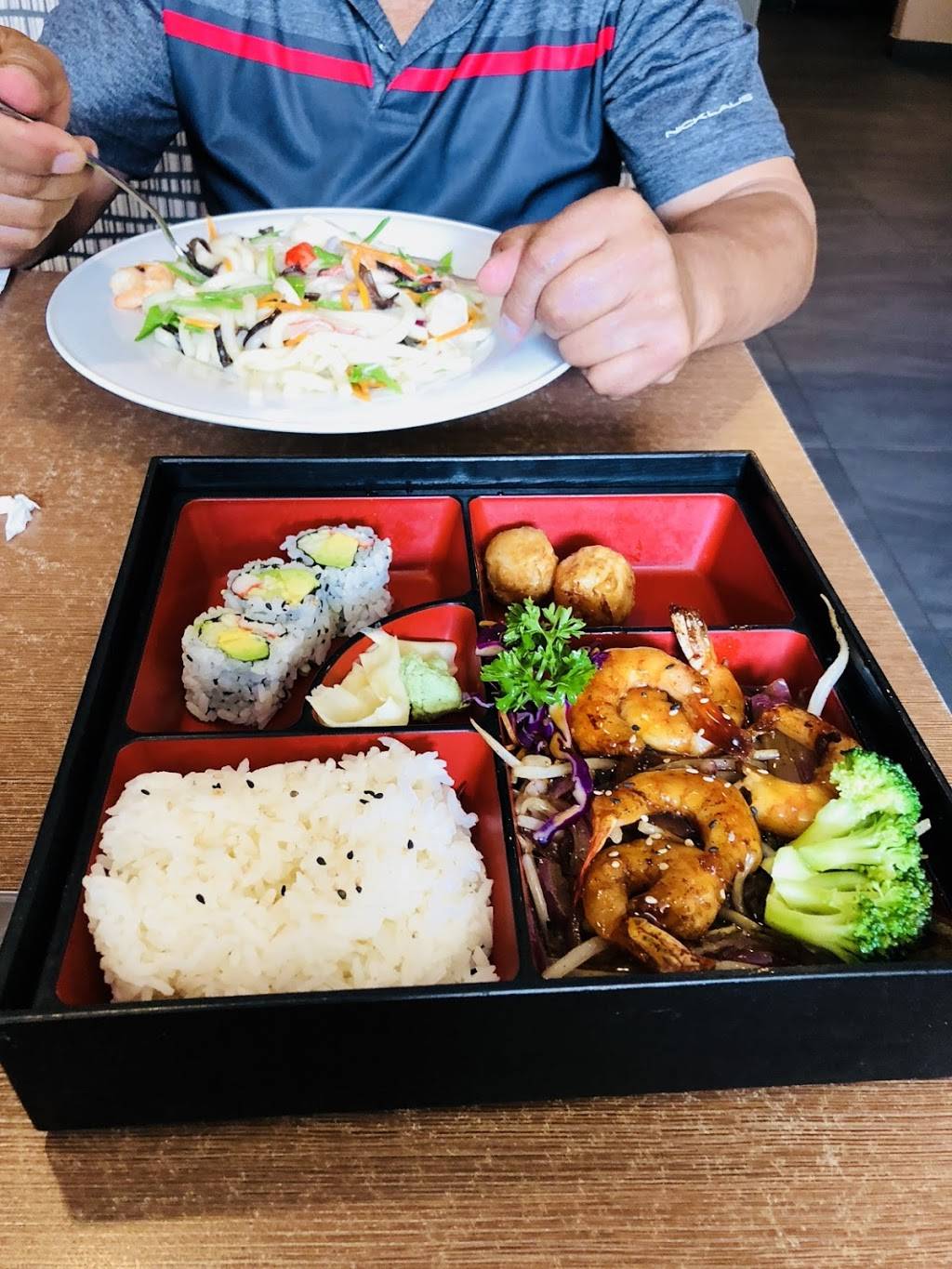 Benjins Asian Bistro | restaurant | 9110 Devlin Rd #130, Bristow, VA 20136, USA | 7037431107 OR +1 703-743-1107