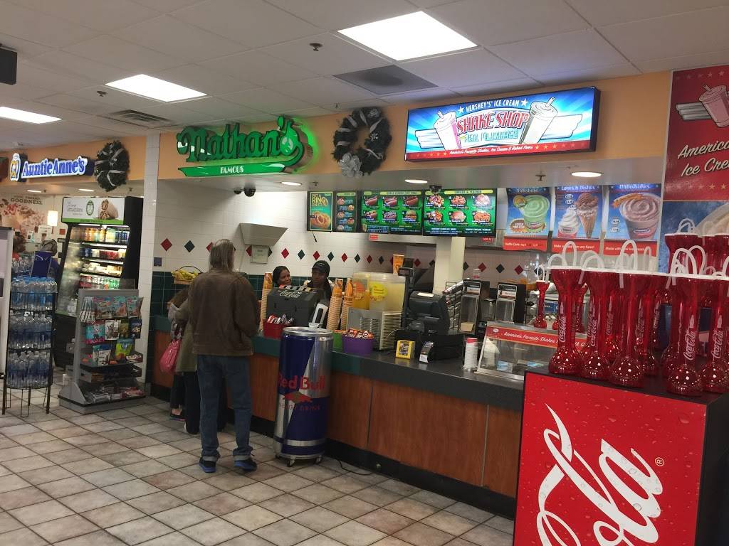Nathans Famous | restaurant | 116E NJ Tpke, Ridgefield, NJ 07657, USA | 2019431171 OR +1 201-943-1171