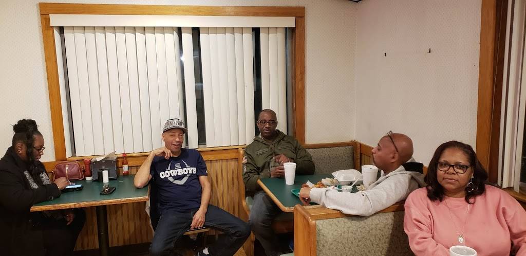 Golden Skillet | restaurant | 1301 E Memorial Dr, Ahoskie, NC 27910, USA | 2523325111 OR +1 252-332-5111