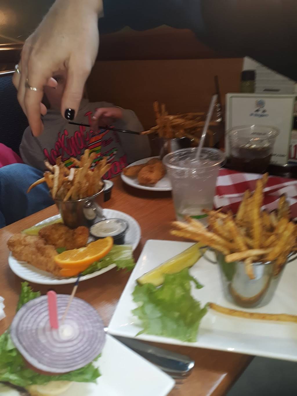 Elwood Bar & Grill | restaurant | 300 E Adams Ave, Detroit, MI 48226, USA | 3139622337 OR +1 313-962-2337