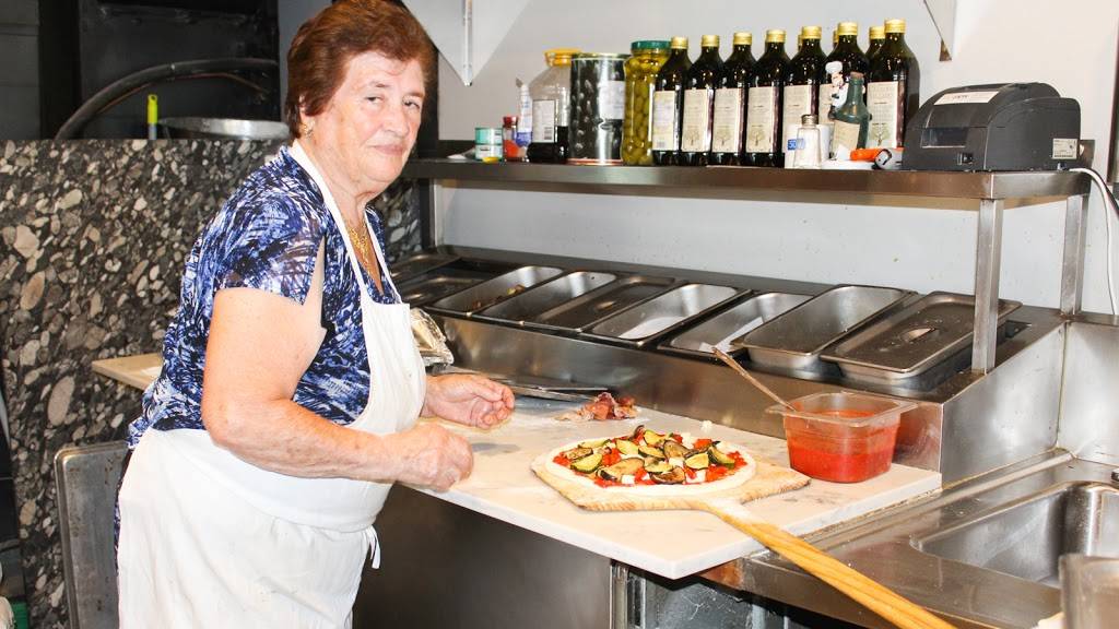 Justinos Wood Oven Pizza | restaurant | 125 Kerr St, Oakville, ON L6K 3A4, Canada | 9053388297 OR +1 905-338-8297