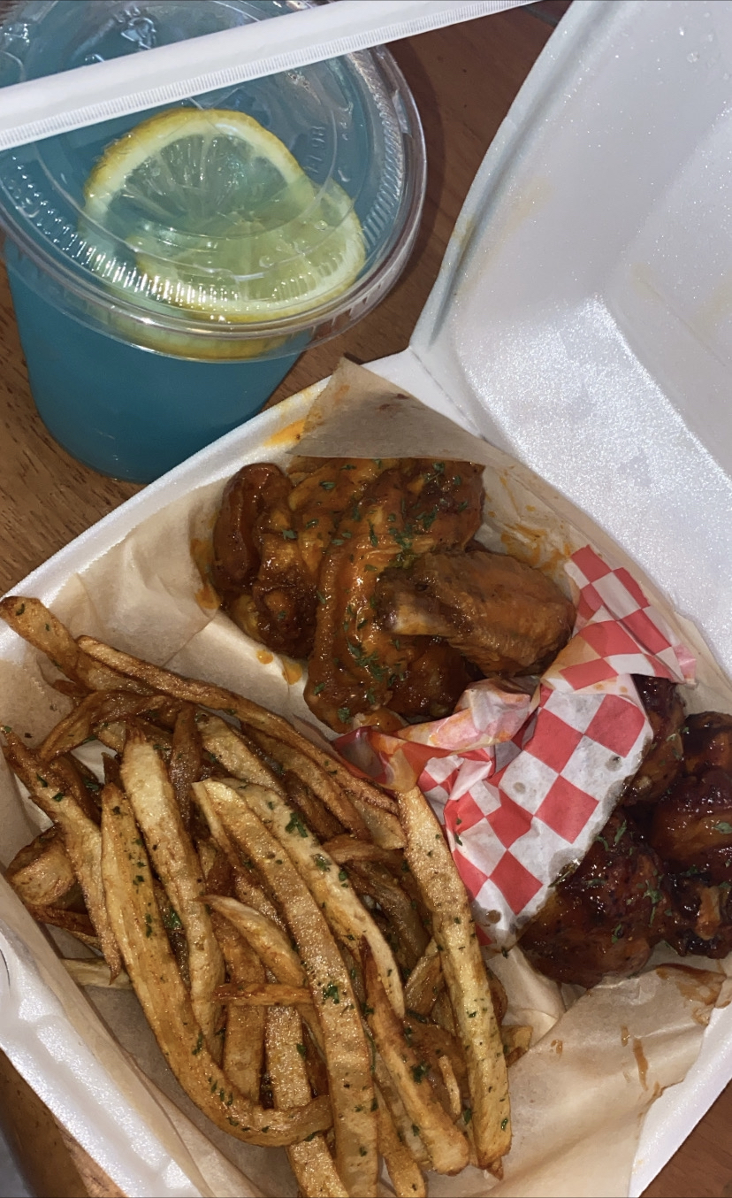 SheGotWings | restaurant | 5319 Ave S-4, Palmdale, CA 93552, USA | 6612336580 OR +1 661-233-6580