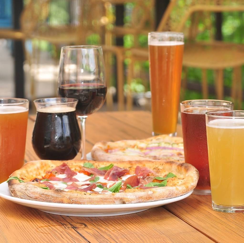 Stella Public House | restaurant | 1414 S Alamo St, San Antonio, TX 78210, USA | 2102777047 OR +1 210-277-7047