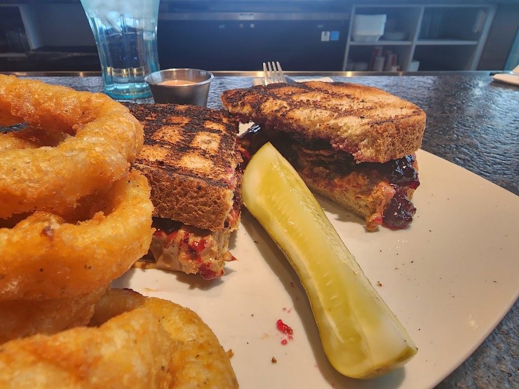 Sweet Lous Restaurant and Tap House | restaurant | 6915 E Athol Xing Rd, Athol, ID 83801, USA | 2085619496 OR +1 208-561-9496