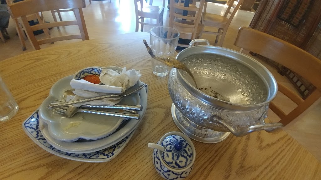 Viraporns Thai Cafe | restaurant | 16801 Ocean Dr, Fort Bragg, CA 95437, USA | 7079620717 OR +1 707-962-0717