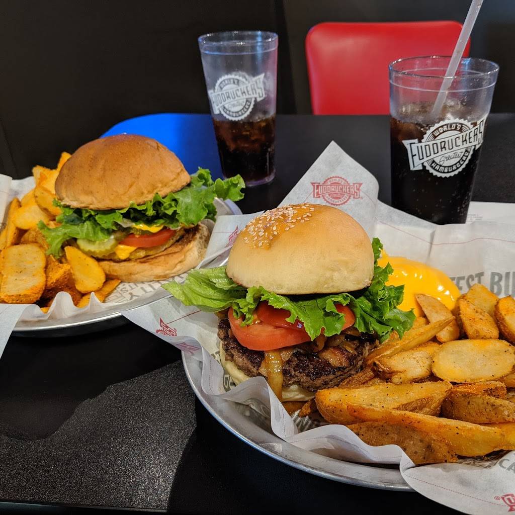 Fuddruckers | restaurant | 2373 Austin Pkwy, Flint, MI 48507, USA | 8108208584 OR +1 810-820-8584