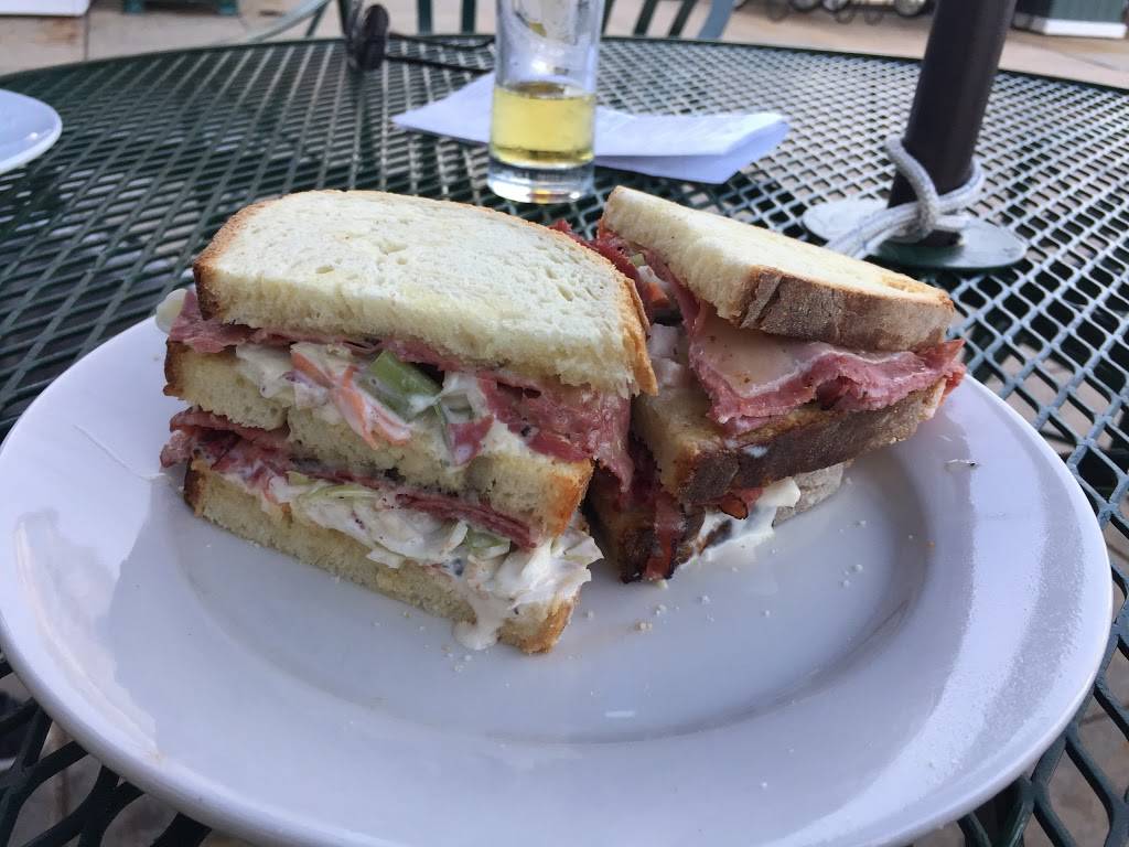 Di Pasquales Harborview, Inc. | restaurant | 500 Harborview Dr, Baltimore, MD 21230, USA | 4439631872 OR +1 443-963-1872