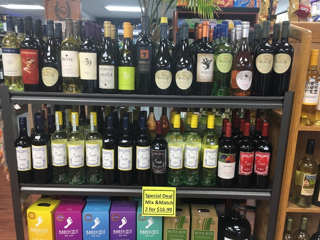Town & Country Wine and Spirits | restaurant | 9266 Carlton Oaks Dr, Santee, CA 92071, USA | 6194492313 OR +1 619-449-2313