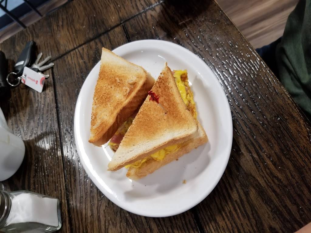 Sandys Family Restaurant | restaurant | 696 Elora St, Mildmay, ON N0G 2J0, Canada | 5193675898 OR +1 519-367-5898