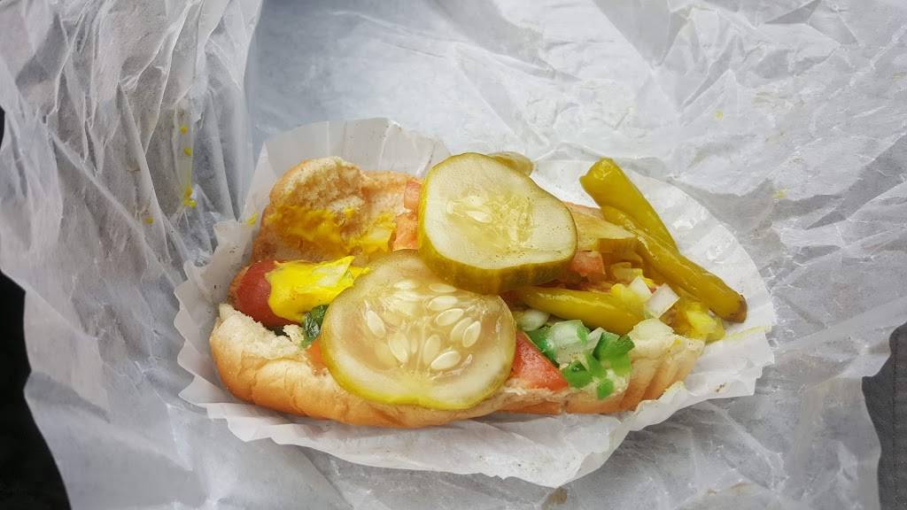 Byrons Hotdogs | restaurant | 1017 W Irving Park Rd, Chicago, IL 60613, USA | 7732817474 OR +1 773-281-7474