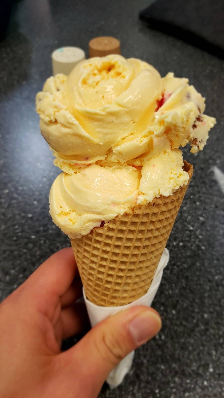 Braums Ice Cream & Burger Restaurant | restaurant | 2509 8th Ave, Fort Worth, TX 76110, USA | 8179265558 OR +1 817-926-5558