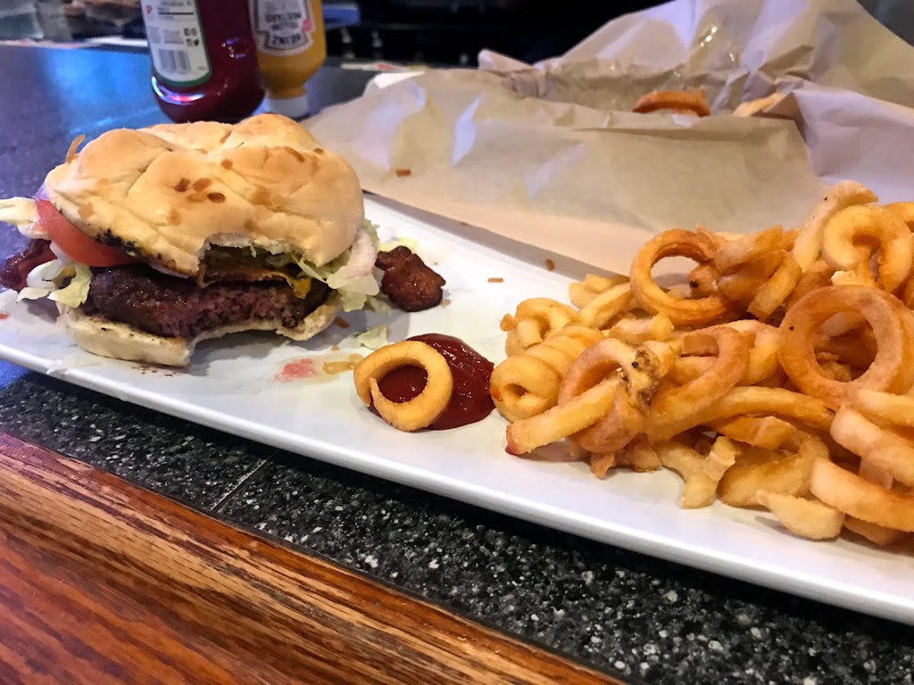 Baumhowers Victory Grille | restaurant | 6880 US-90, Daphne, AL 36526, USA | 2516254695 OR +1 251-625-4695