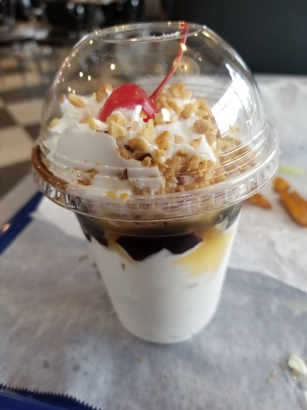 Dixie Queen | restaurant | 1884 N Germantown Pkwy, Cordova, TN 38016, USA | 9013215185 OR +1 901-321-5185