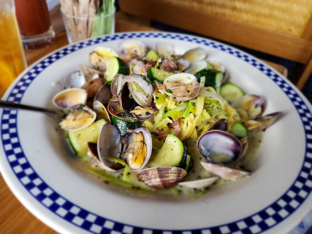 Dukes Seafood | restaurant | 3327 Ruston Way, Tacoma, WA 98402, USA | 2537525444 OR +1 253-752-5444