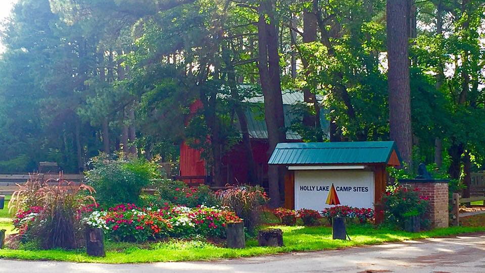 Holly Lake Campsites | restaurant | 32087 Holly Lake Rd, Millsboro, DE 19966, USA | 3029453410 OR +1 302-945-3410
